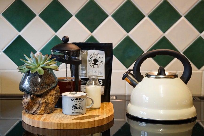 Electric Kettle vs. Stovetop Kettle - BuydeemUS
